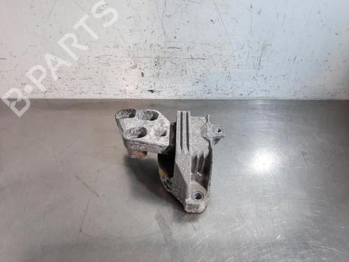 Used Engine mount MERCEDES-BENZ CLA Coupe (C117) CLA 180 (117.342) (122 hp) 24102204
