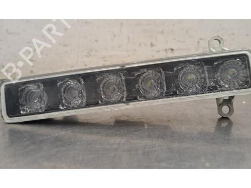 Used Right daytime light Right daytime light 37674780 37674780