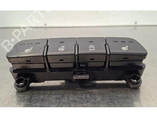 switch-kia-stonic-yb-2017-32847417 main image