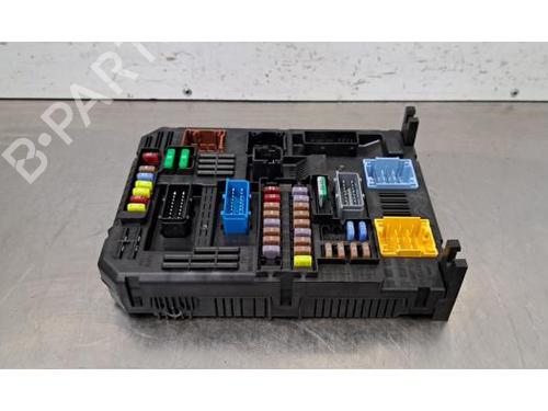 Used Fuse box Fuse box 38099673 38099673