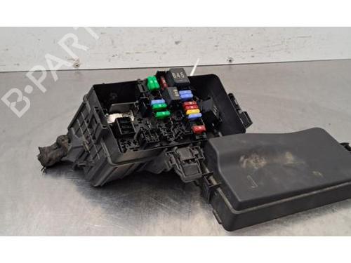 Used Fuse box Fuse box 37003262 37003262