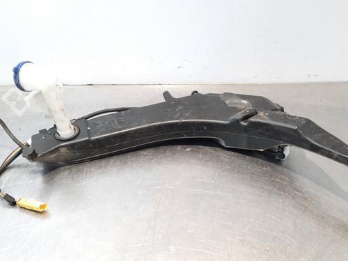 Used Windscreen washer tank PEUGEOT 308 II (LB_, LP_, LW_, LH_, L3_) 1.2 THP 110 (110 hp) 15035365