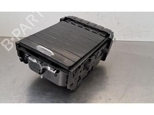 Koppholder/Gjenstandsholder Koppholder/Gjenstandsholder MERCEDES-BENZ A-CLASS (W177) A 180 (177.084) (136 hp) 37002911 37002911