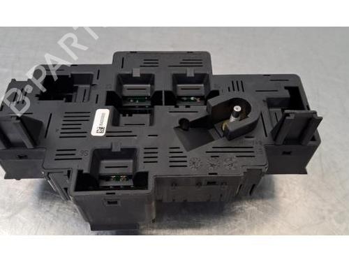Used Fuse box Fuse box 39217080 39217080