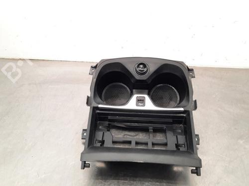 Koppholder/Gjenstandsholder BMW 1 (F40) 120 i (178 hp) 15041443