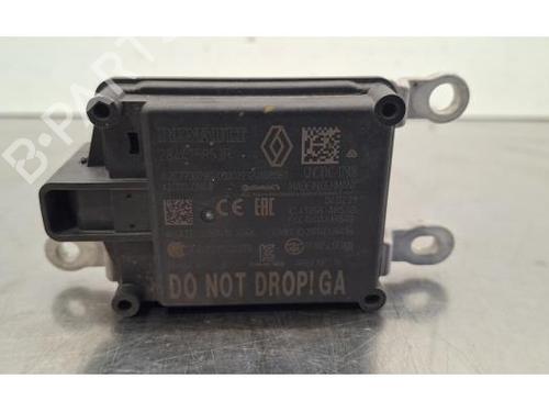 Used Electronic module RENAULT CLIO V (B7_) 1.0 TCe 100 (B7MT) (101 hp) 32664843