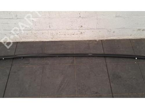 Używane Reling dachowy PEUGEOT 308 SW III (FC_, FJ_, FR_, F4_, FN_) PureTech 130 (FRHNSL, FRHNST) (131 hp) 30500944