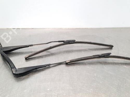 Used Front windshield wiper arm BMW 3 Touring (F31) 318 i (136 hp) 15026338