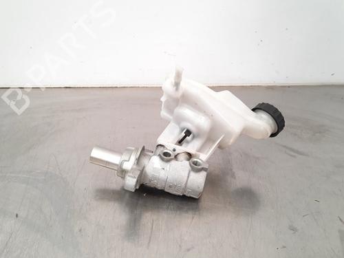 Used Brake master cylinder PEUGEOT 5008 II (MC_, MJ_, MR_, M4_) 1.6 BlueHDi 115 (MCBHXH, MCBHXW) (116 hp) 10901167