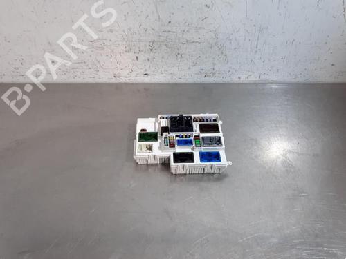 Used Fuse box PEUGEOT 308 III (FB_, FH_, FP_, F3_, FM_) PureTech 130 (FPHNSL, FPHNST) (131 hp) 28684584