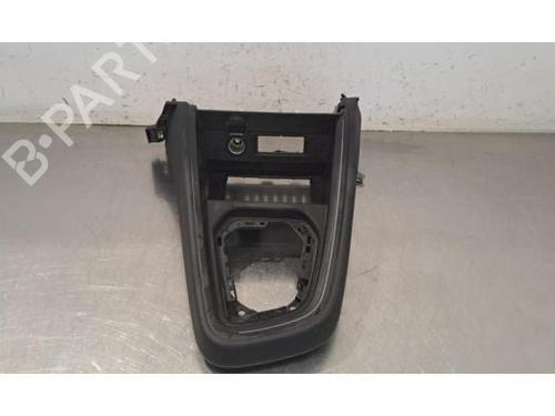 middle-console-renault-clio-v-b7_-2019-33612244 main image