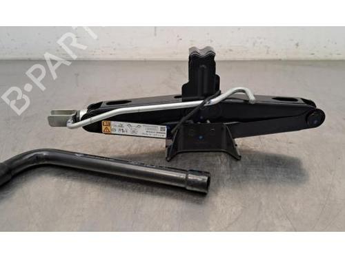 Used Jack Kit DACIA DUSTER (HM_) 1.3 TCe 150 (HMM3) (150 hp) 30053913