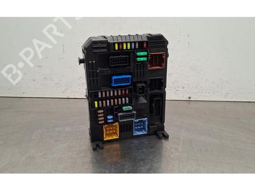 Used Fuse box Fuse box 39060437 39060437