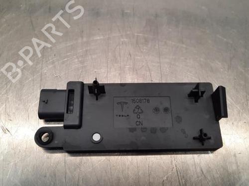 Antenne/Base TESLA MODEL Y (5YJY) EV Performance All-wheel Drive | BP34198178C140 - Image 2