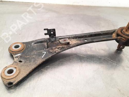 Right rear suspension arm TOYOTA AURIS Estate (_E18_) 1.3 Dual-VVTi (NRE180_) | BP18237082M15 
