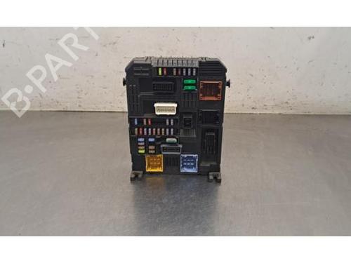 Used Fuse box Fuse box 37674508 37674508