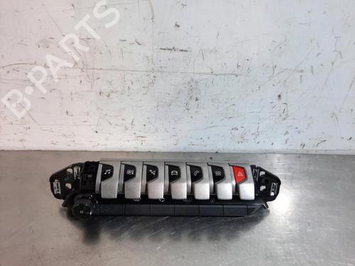 Used Warning switch PEUGEOT 3008 II SUV (MC_, MR_, MJ_, M4_) 1.6 PureTech 180 (M45GFR, M45GFU) (181 hp) 23587116