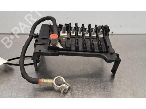 Used Fuse box Fuse box 39180295 39180295