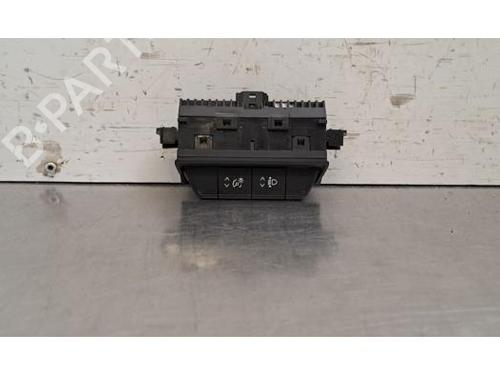 switch-renault-trafic-iii-van-fg_-2014-37862159 main image