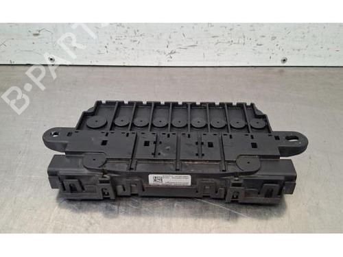 Used Fuse box Fuse box 38157834 38157834