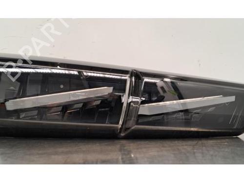 Used Right taillight PEUGEOT 308 III (FB_, FH_, FP_, F3_, FM_) PureTech 130 (FPHNSL, FPHNST) (131 hp) 25610673