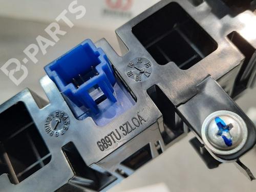 switch-nissan-tiida-hatchback-c12-16-689tu3zl0a-2010-10897350 main image