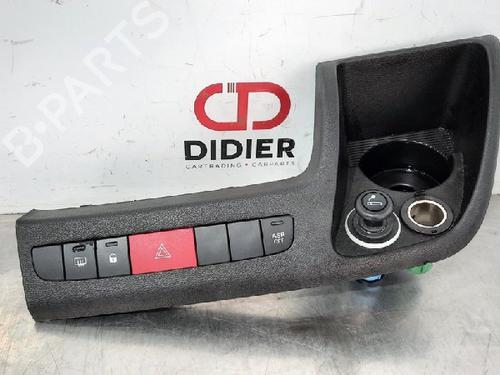 Used Warning switch PEUGEOT BOXER Van 2.2 HDi 130 (131 hp) 15018181