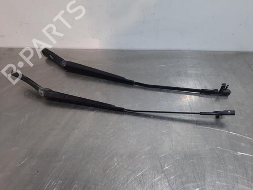 Used Front windshield wiper arm VW TOURAN (1T1, 1T2) 2.0 TDI (136 hp) 15033124