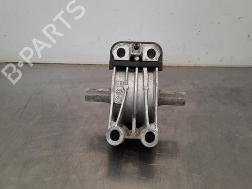 Used Engine mount BMW 7 (G70) i7 xDrive60, L (544 hp) 17113413