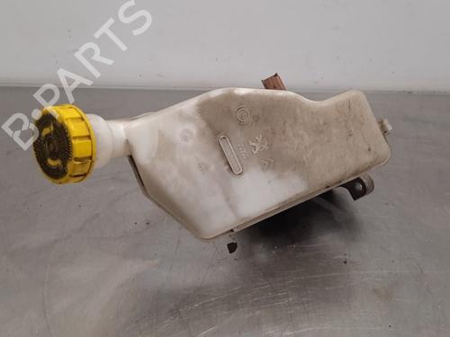 Used Brake master cylinder PEUGEOT 208 I (CA_, CC_) 1.6 HDi (114 hp) 15725941