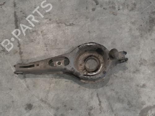 Venstre bak bærearm VOLVO V40 Hatchback (525) D2 (120 hp) 10877985