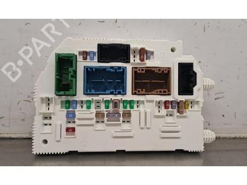 Used Fuse box PEUGEOT 3008 III (KA_, KB_, KC_) Hybrid 136 (KAHPYE) (136 hp) 30582711