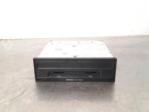 Used Radio SKODA OCTAVIA III Combi (5E5, 5E6) 1.5 TSI (150 hp) 15791022