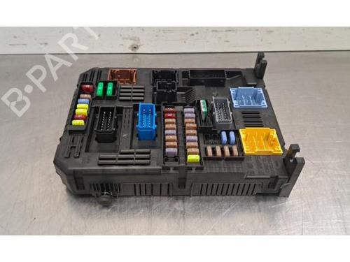 Used Fuse box Fuse box 38606001 38606001