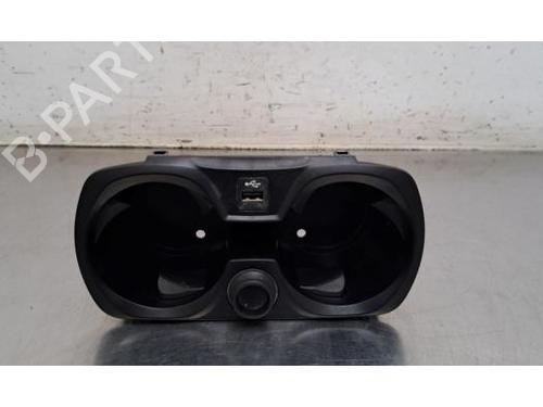 cupobject-holder-bmw-4-gran-coupe-g26-2021-35997451 main image