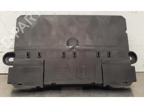Used Fuse box Fuse box 39216997 39216997