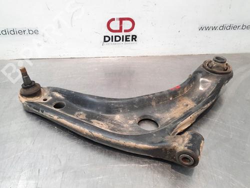 Used Right front suspension arm TOYOTA YARIS (_P13_) 1.3 (NSP130_, NSP130) (99 hp) 18236518