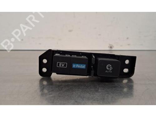 switch-nissan-x-trail-iv-t33-2022-32485708 main image