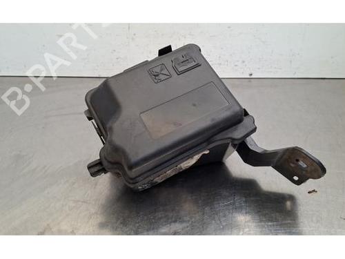 Used Fuse box Fuse box 37038304 37038304