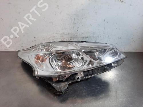 Koplamp rechts PEUGEOT 208 I (CA_, CC_) 1.2 VTI 82 (82 hp) 23627122