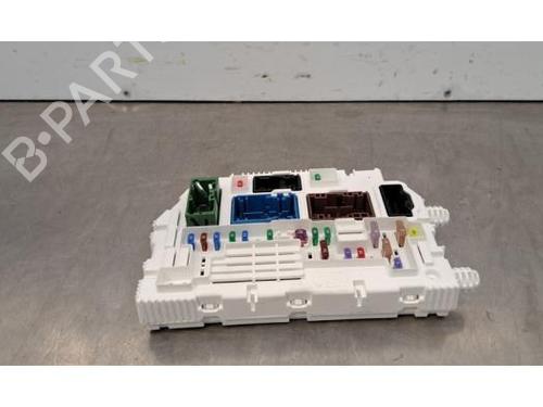 Used Fuse box PEUGEOT 308 III (FB_, FH_, FP_, F3_, FM_) e-308 (FMZKWZ) (156 hp) 30521417