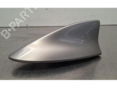 antennabase-lexus-ux-_aa1_-_ah1_-_ma1_-2018-32665250 main image