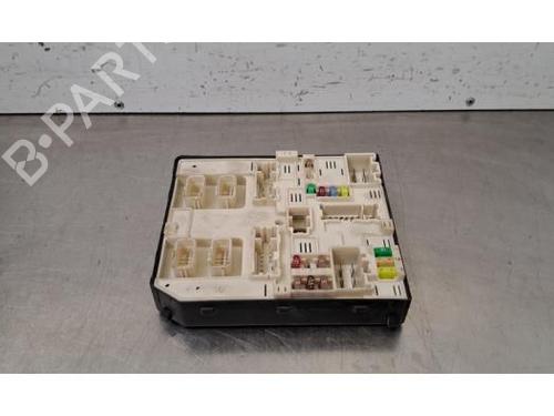 Used Fuse box Fuse box 38022375 38022375