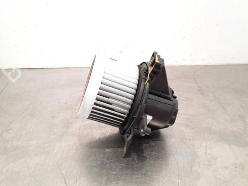Used Heater blower motor PEUGEOT EXPERT Van (V_) 2.0 BlueHDi 120 (122 hp) 23583349