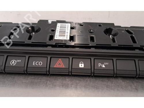 Used Warning switch DACIA DUSTER (HM_) 1.3 TCe 130 (HMMF) (131 hp) 30163700