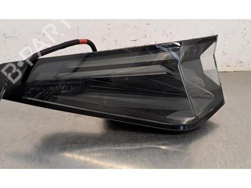 Used Left taillight Left taillight PEUGEOT 5008 III (KA_, KB_, KC_) e-210 (213 hp) 32431386 32431386