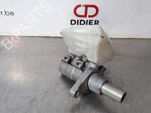 Used Brake master cylinder PEUGEOT 5008 (0U_, 0E_) 1.6 HDi (112 hp) 10874205
