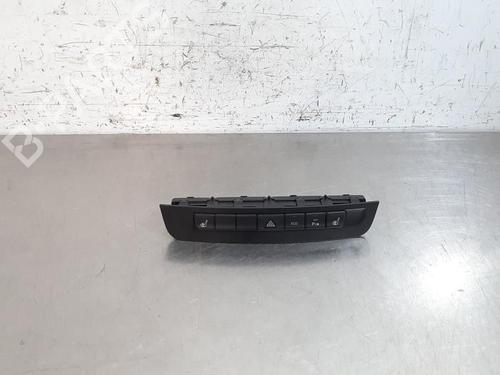Advarselskontakt MERCEDES-BENZ A-CLASS (W176) A 180 (176.042) (122 hp) 28012275