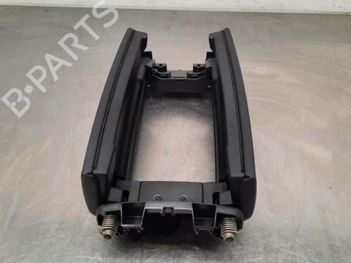 Used Armrest / Center console MERCEDES-BENZ A-CLASS (W177) A 200 Mild-Hybrid (177.087) (163 hp) 23607216