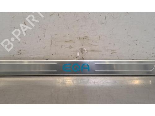 step-mercedes-benz-eqa-h243-2021-39153393 main image